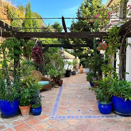 Mijas Pueblo Paradise Homestay *